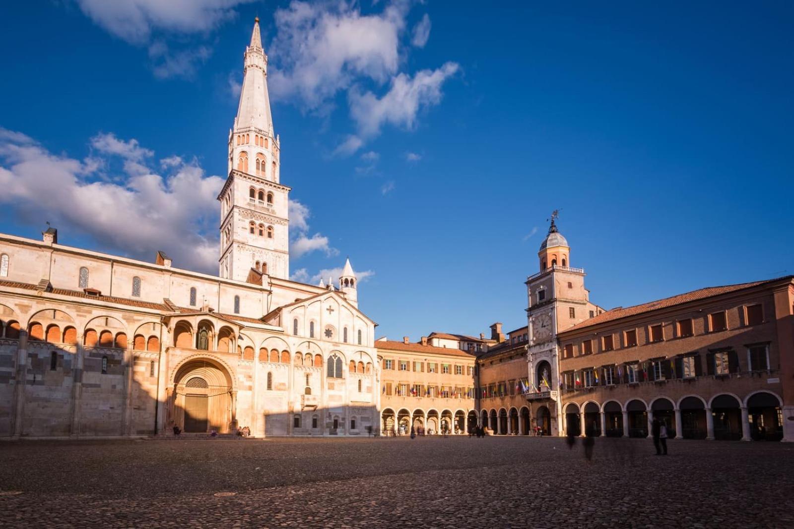 Appartamenti - Moderna - 500M Dal Duomo Modena Exterior photo